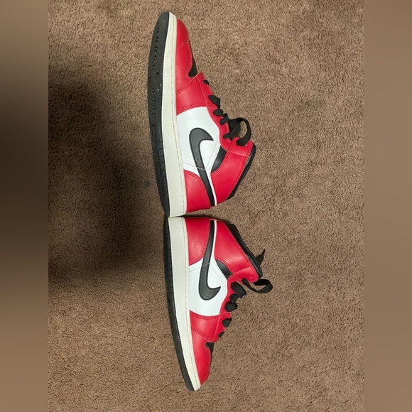 Jordan 1s Chicago mid color red and white size 6 - Picture 10 of 10